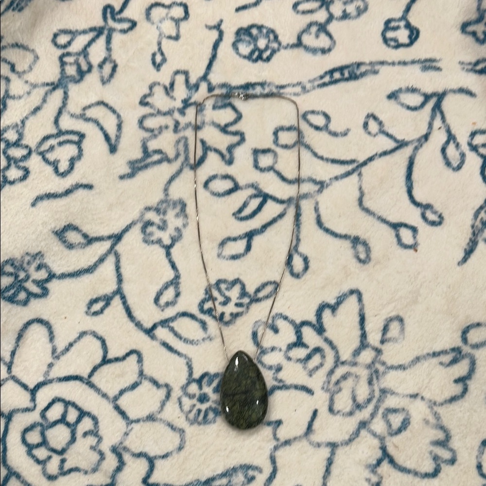 Elegant Green Teardrop Pendant Necklace
